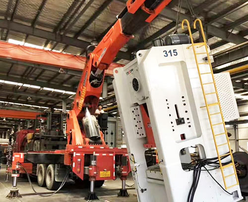 保康附近随车吊出租，轻松解决运输难题