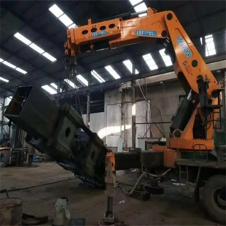 保康130吨折臂吊车出租吊机租赁附近电话